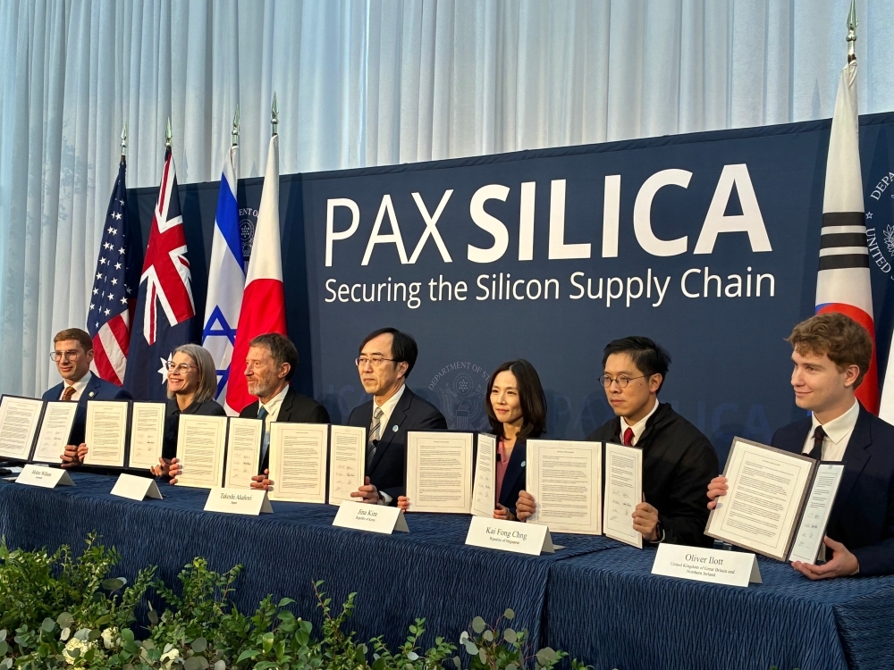 Mr. Akahori holding the signature alongside representatives from the United States, Australia, Israel, South Korea, Singapore, and the United Kingdom