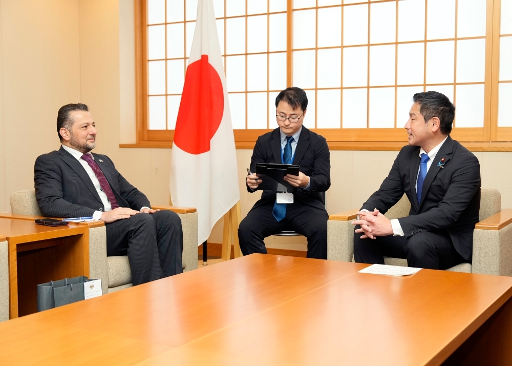 Exchanging Opinions between Parliamentary Vice-Minister ONISHI and Mr. Elji, Charge d'Affaires of Syria in Japan