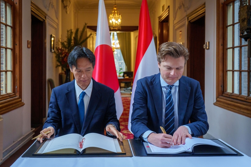 “Acquisition and Cross-Servicing Agreement” was signed by Ambassador MICHII and Ruben Breukelmans, Minister of Defense of the Kingdom of the Netherlands