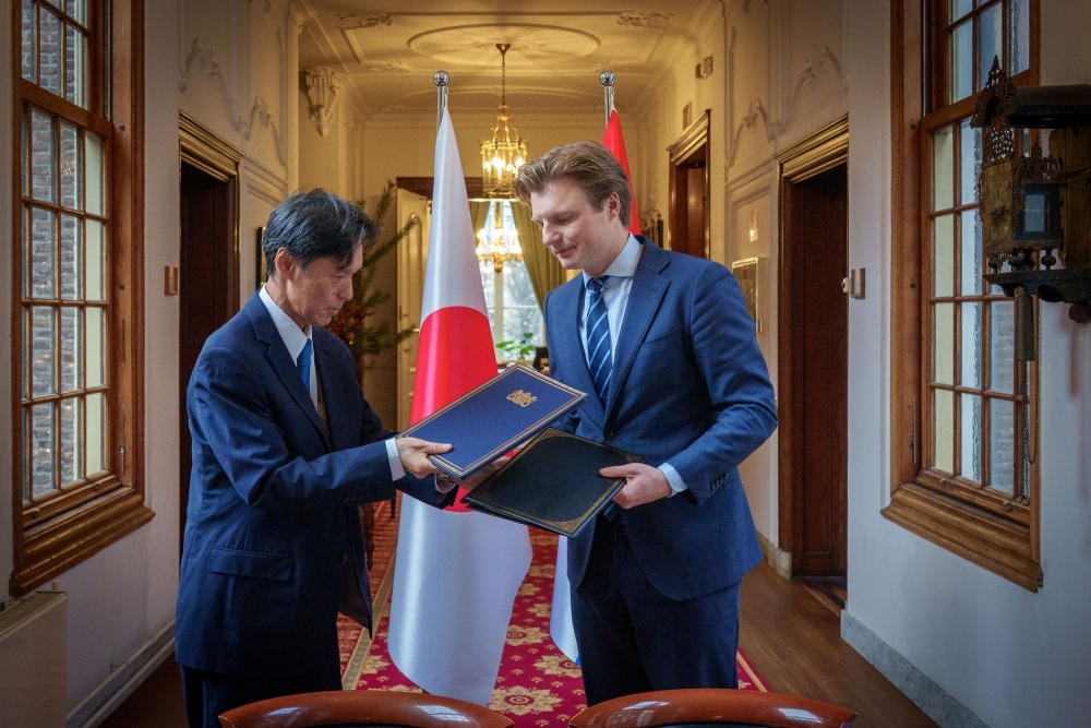 Exchange of the “Acquisition and Cross-Servicing Agreement” 