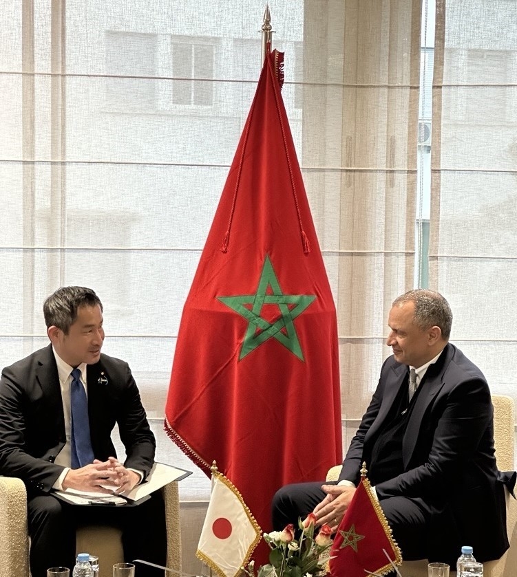 Exchanging Opinions between Parliamentary Vice-Minister ONISHI and H.E. Mr. MEZZOUR, Minister of Industry and Trade of Morocco