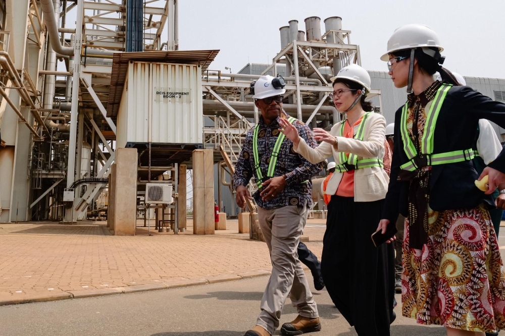 State Minister KUNIMITSU receiving an explanation from the staff at a Kpone combined cycle power plant