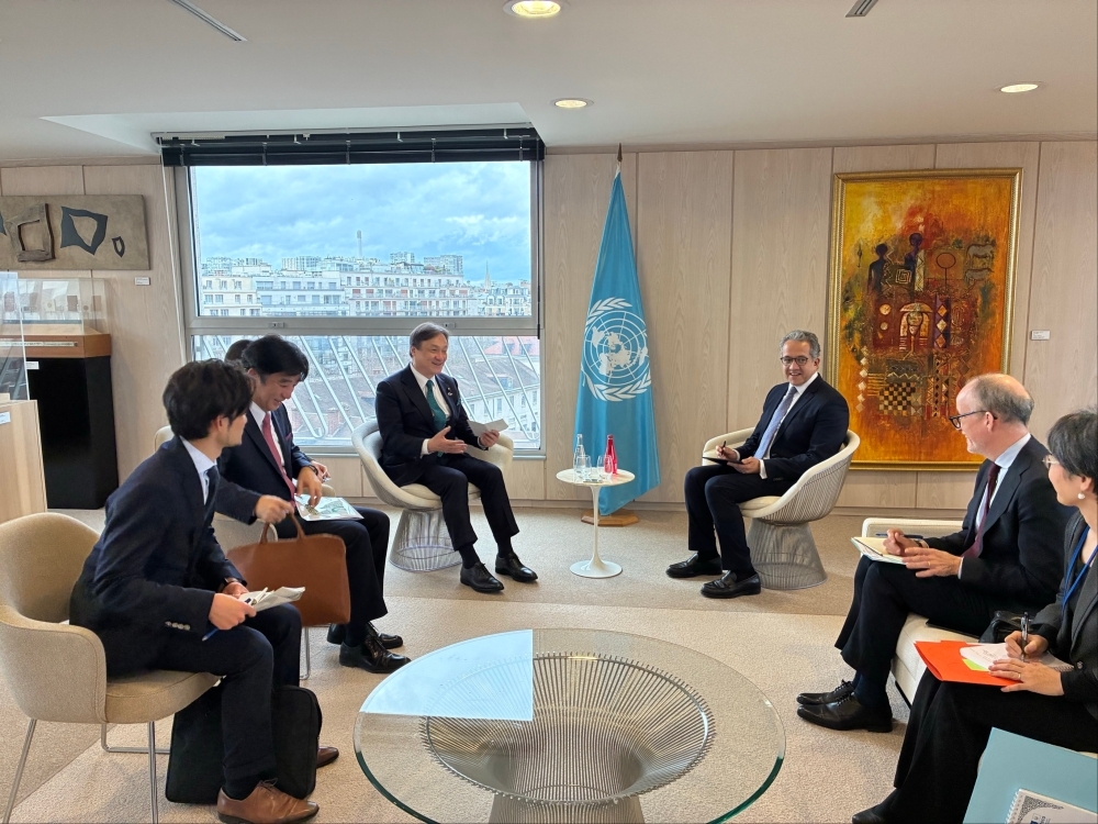 State Minister HORII talking with H.E. Mr. Khaled El-Enany, Director-General of UNESCO
