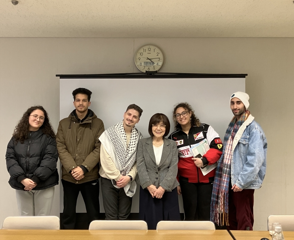 Commemorative photo with Hiroshima Peace Memorial Museum staff and Israel-Palestine Joint Youth Members