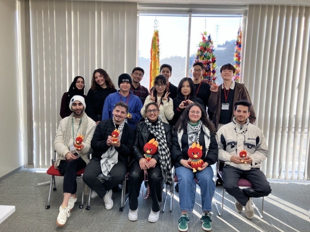Commemorative photo with Hiroshima University's students and Israel-Palestine Joint Youth Members