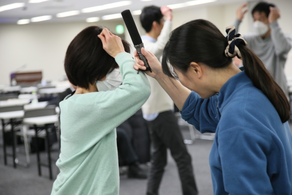 Training for Responding to Knife Attacks