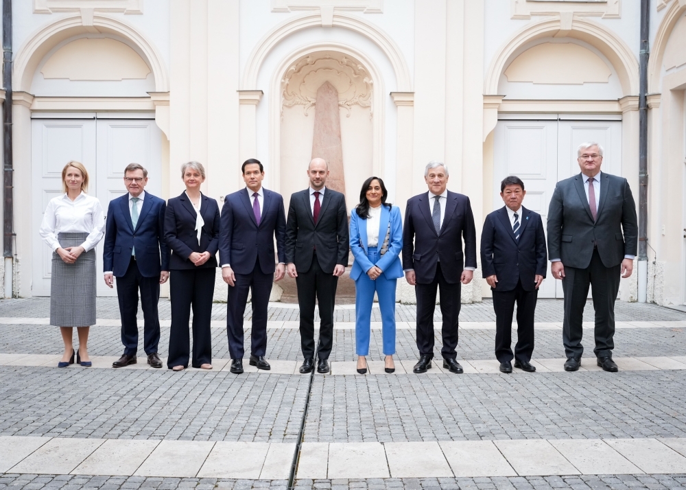 Photo of the Foreign Minister MOTEGI and other G7 Foreign Ministers