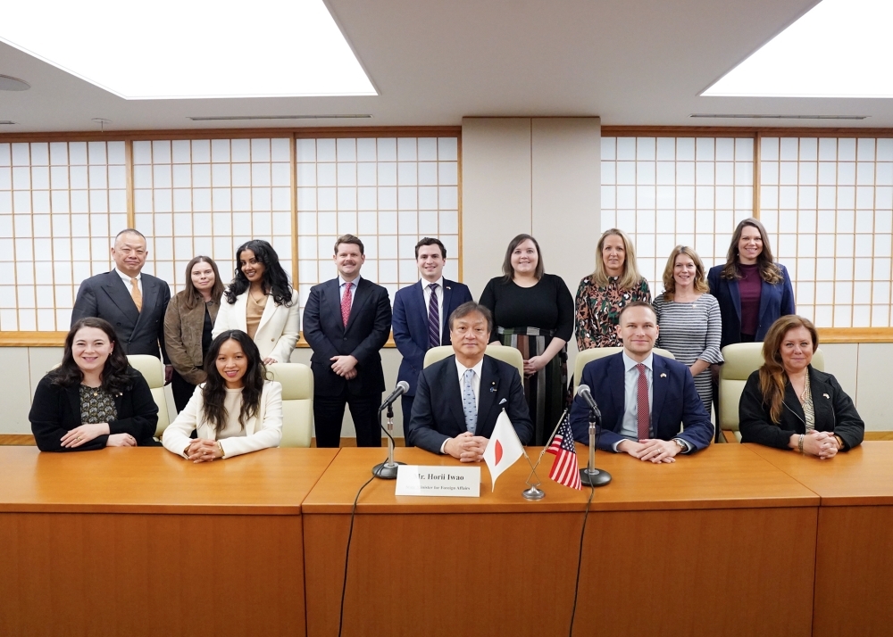 Group photo featuring State Minister HORII at the center, flanked by U.S. Congressional Chiefs of Staff Delegation