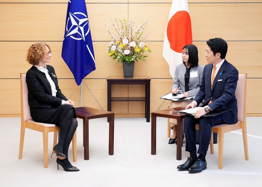 Deputy Chief Cabinet Secretary SATO talking with Deputy Secretary General Shekerinska