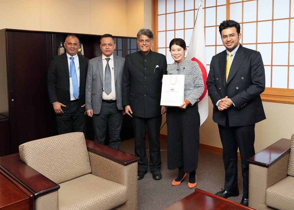 Commemorative photo of State Minister KUNIMITSU and the delegation of Members of Indian Parliament