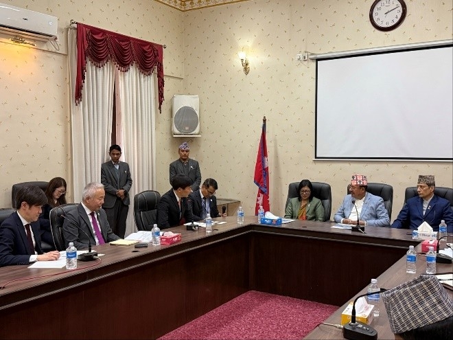 Meeting between Perliamentary Vice-Mnister SHIMADA and Mr. Bhandari, Acting Chief Commissioner of Election Commission of Nepal