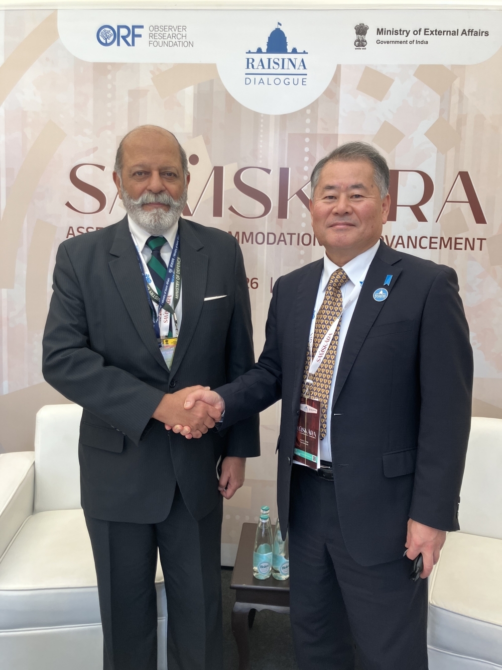 Special Advisor OUE shaking hands with Mr. Chinoy, Representatives of  MP-IDSA