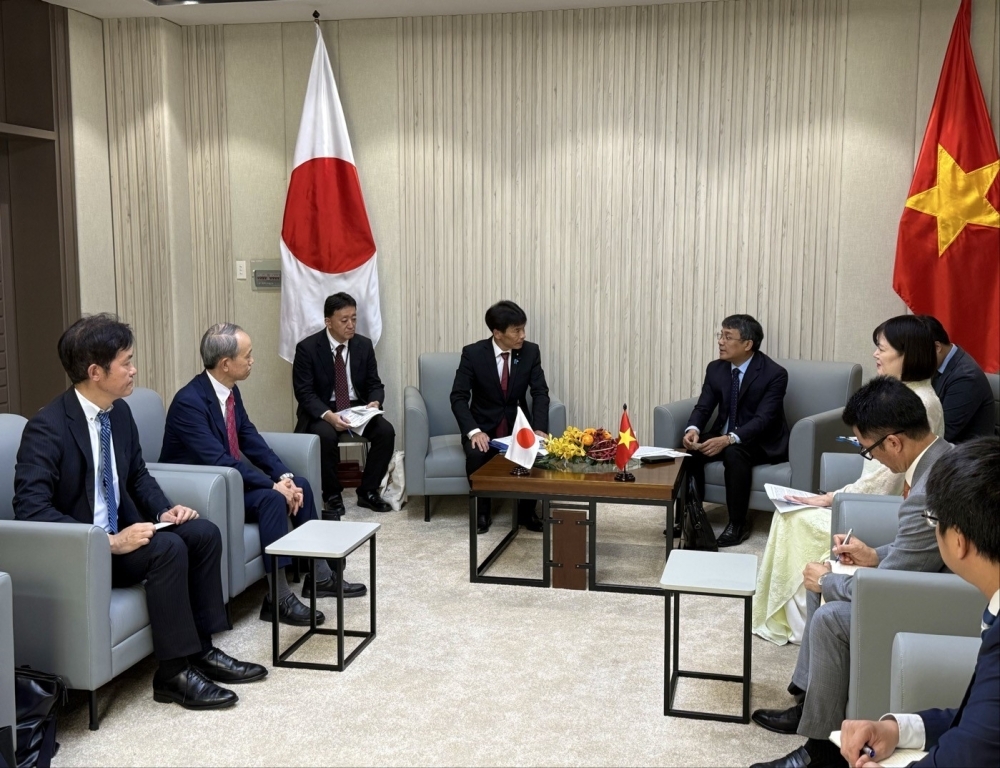 Meeting between Parliamentary Vice Minister SHIMADA and H.E. Mr. Vu, Permanent Deputy Minister of Ministry of Foreign Affairs of Viet Nam