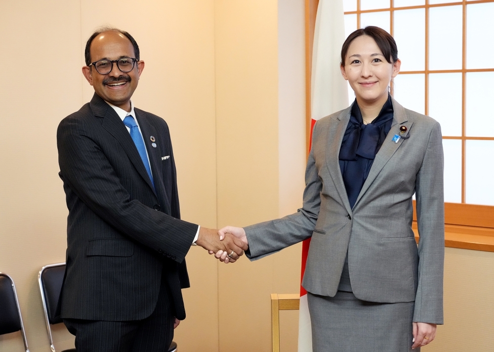 Parliamentary Vice-Minister ERI shaking hands with Mr. Kishore, Special Representative of the Secretary-General for Disaster Risk Reduction