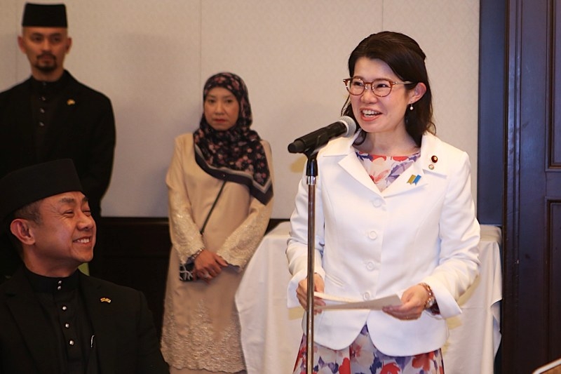 State Minister KUNIMITSU delivering remarks at the Iftar reception