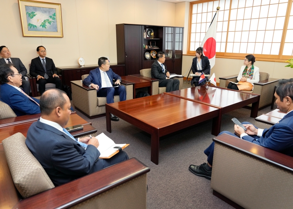 Exchanging of views between State Minister KUNIMITSU and H.E. Mr. Lou Kim Chhun, Chairman and CEO of Sihanoukville Autonomous Port, Cambodia and his delegation