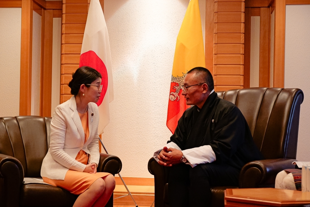 State Minister Kunimitsu talking with Prime Minister Tobgay