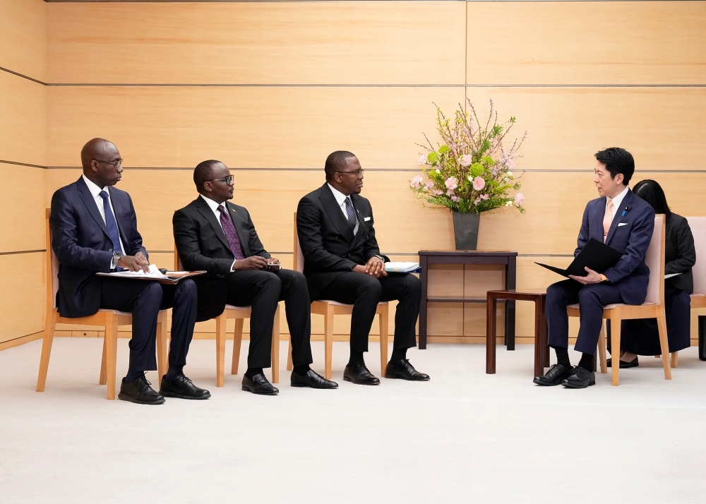 (Photo) Courtesy Call on Deputy Chief Cabinet Secretary SATO by Permanent Representatives of African countries to the UN
