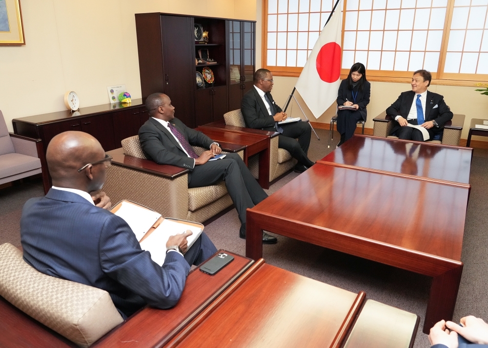 Exchange of views between State Minister HORII and three Permanent Representatives of African countries to the UN.