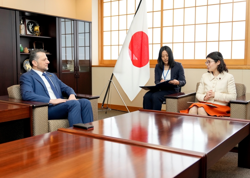 Exchangie of views between State Minister KUNIMITSU and Mr. ELJI, Charge d'Affaires of the Embassy of the Syria in Japan