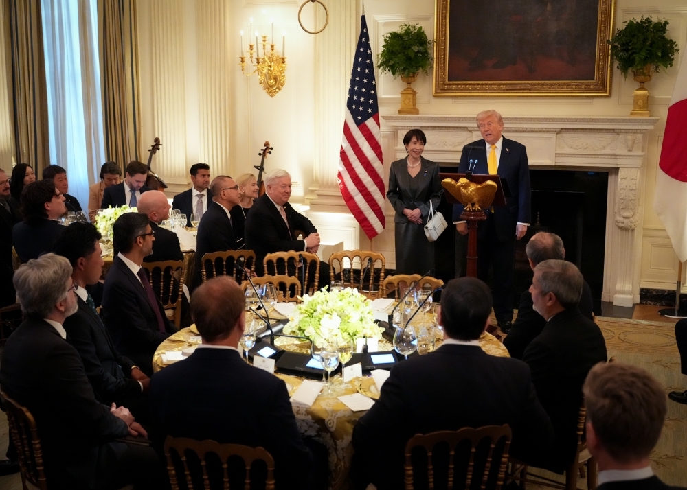 Two leaders giving a speech before the dinner reception