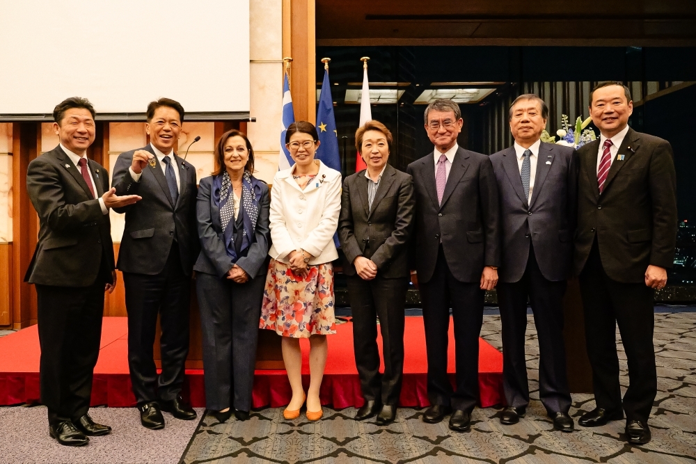 Group photo of members of Japanese parliament invited to the reception, with State Minister KUNIMITSU and the next Ambassador of Greece to Japan at the center