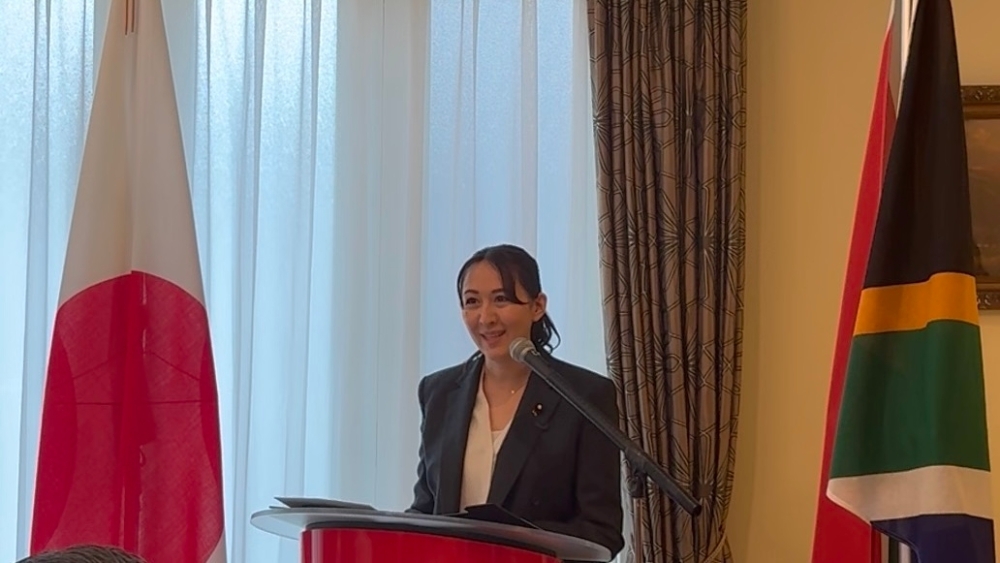 Parliamentary Vice-Ministers ERI greeting at a luncheon