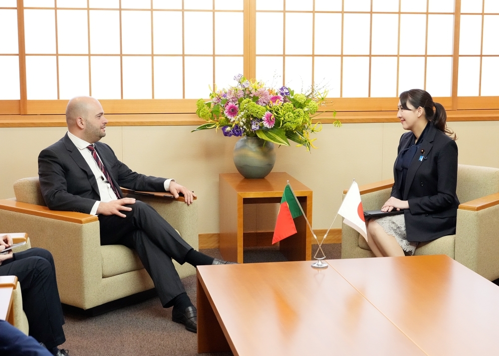 Parliamentary Vice-Minister ERI talking with Deputy Minister Barroca