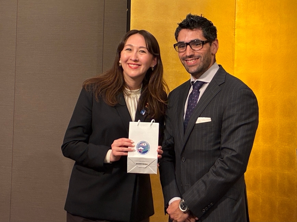 Parliamentary Vice-Minister ERI  posing for a photo with a U.S. representative