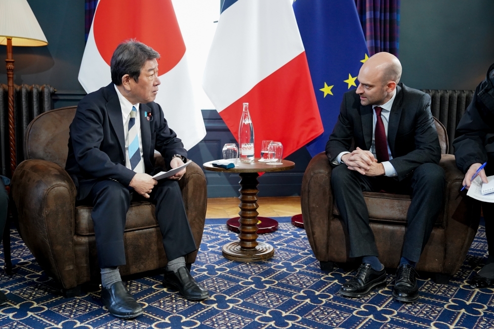 Minister MOTEGI talking with Minister Barrot