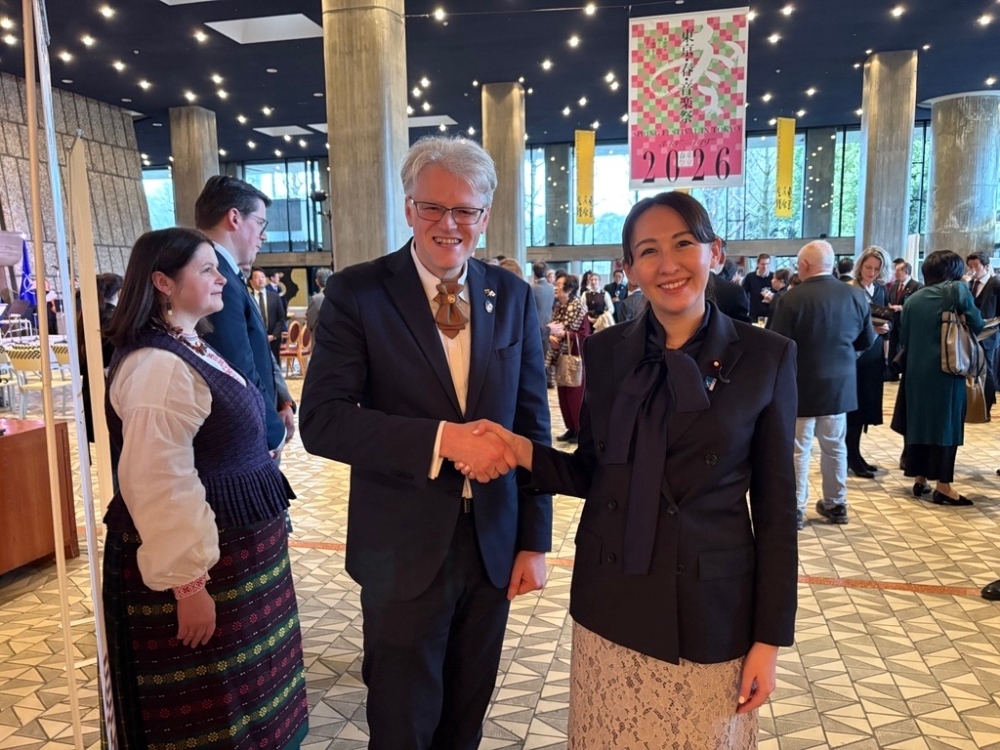 Parliamentary Vice-Minister ERI shaking hands with Lithuanian Ambassador to Japan