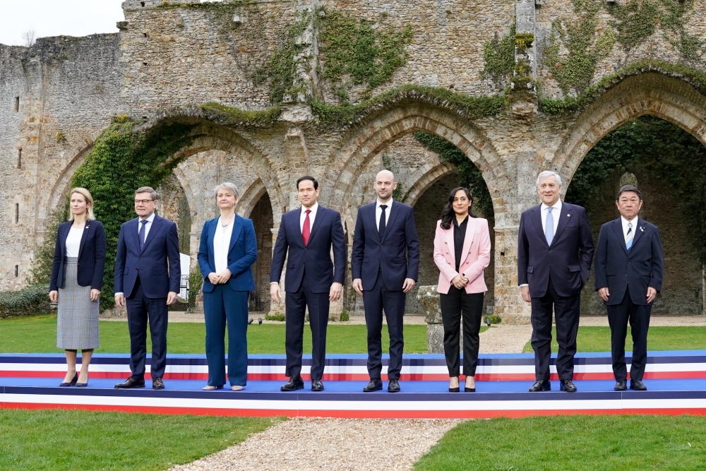 G7 Foreign Minsiters' group photo