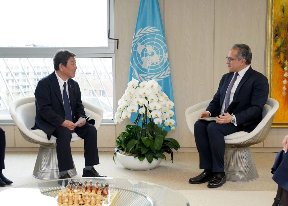 Foreign Minister Motegi holding a meeting with Secretary General El-Enany 
