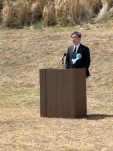 State Minister Horii delivering a eulogy