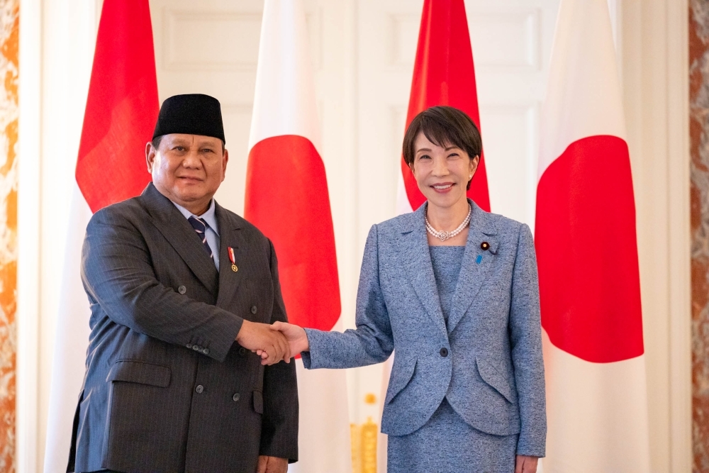 Prime Minister TAKAICHI shaking hands with President Prabowo of Indonesia
