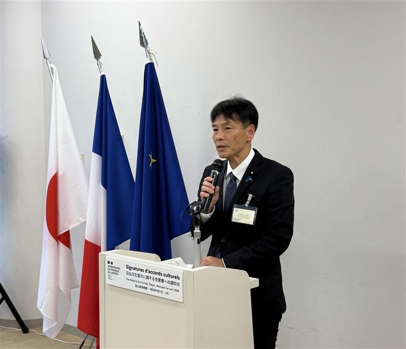Parliamentary Vice-Minister Shimada, delivering remarks on behalf of the Ministry of Foreign Affairs