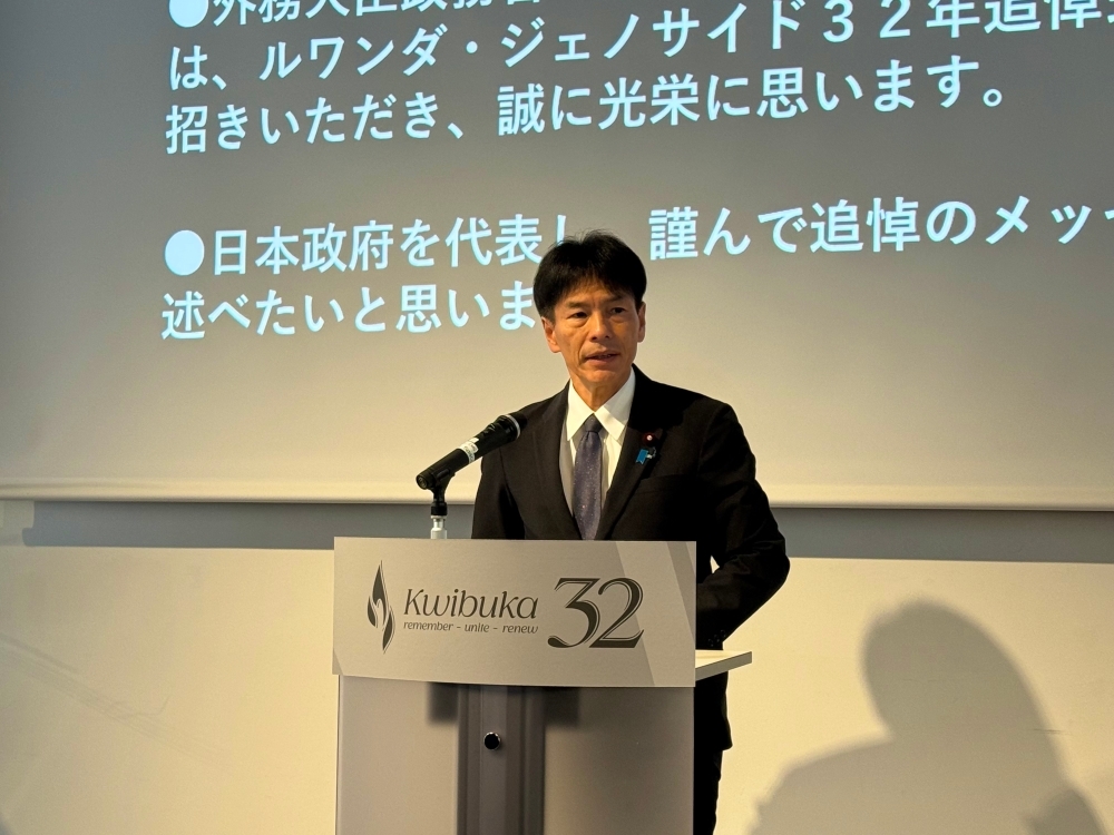 Parliamentary Vice-Minister Shimada expressing condolences