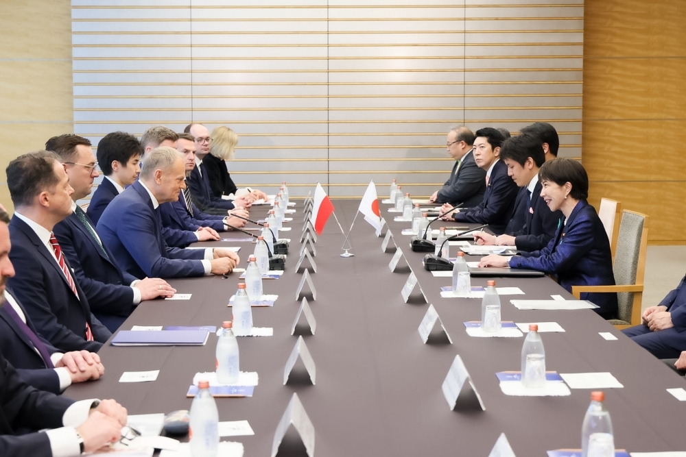 Prime Minister TAKAICHI having a meeting with Prime Minister Tusk