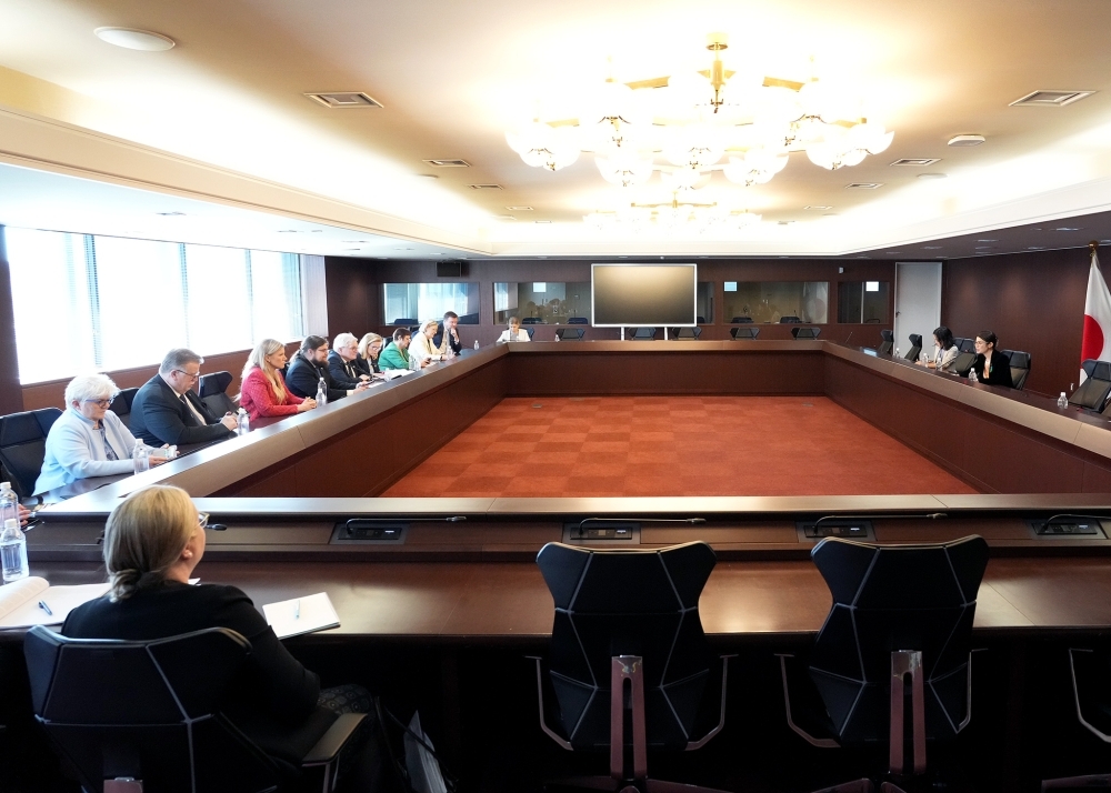 State Minister KUNIMITSU receiving a courtesy call from the delegation of the Foreign Affairs Committee of the Parliament of Finland