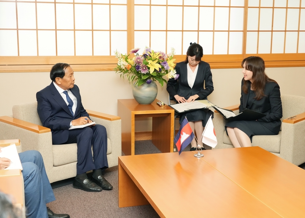 Exchanging of views between Parliamentary Vice-Minister ERI and H.E. Mr. SAK, Senior Minister of Cambodia