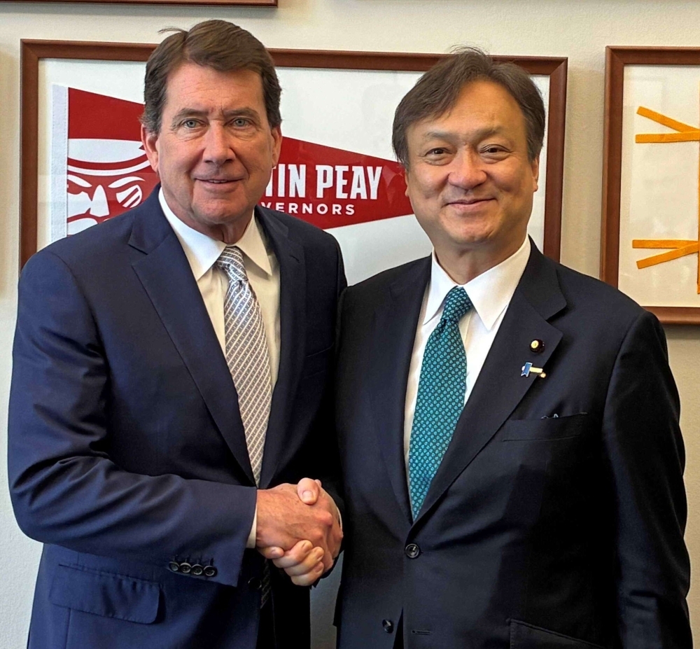 State Minister HORII shaking hands with Senator Bill Hagerty