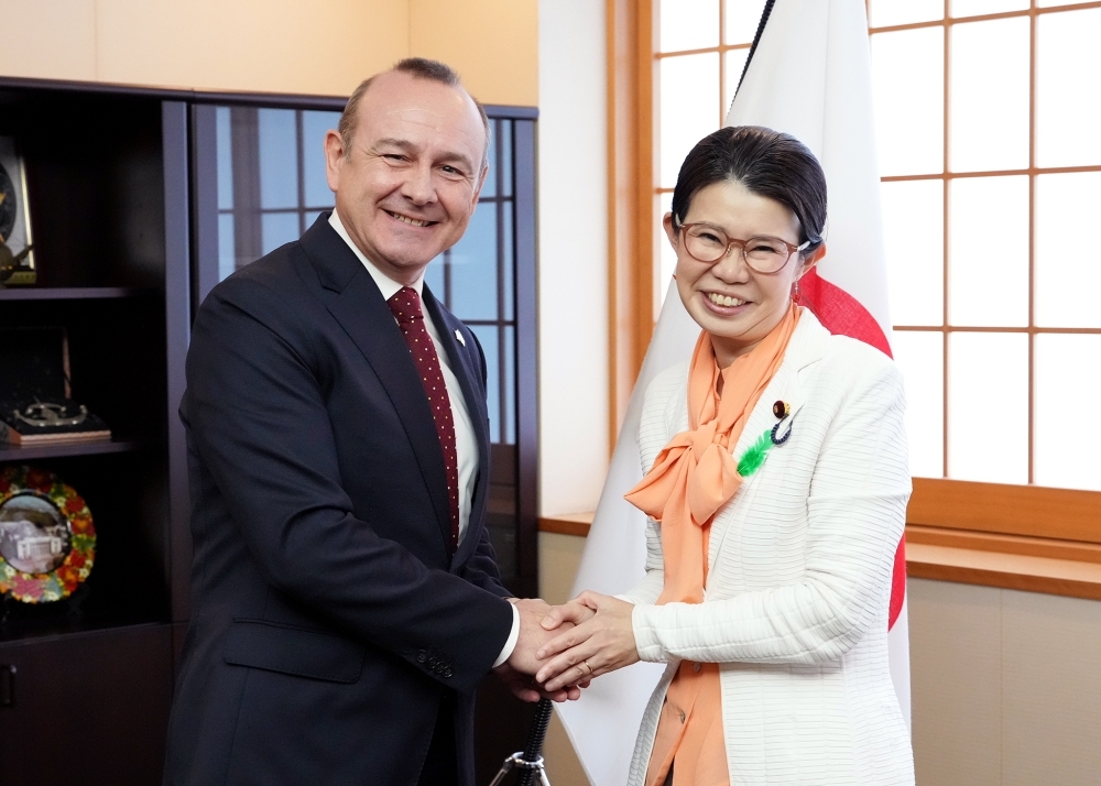 State Minister KUNIMITSU shaking hands with Ambassador SOCOLAN