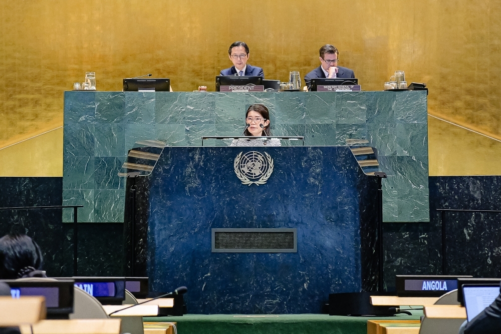 State Minister KUNIMITSU speaking in front of the participants