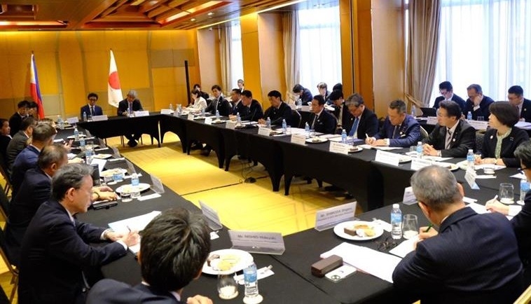 Photo of the meeting between Mr. Kishida and Secretary Garin