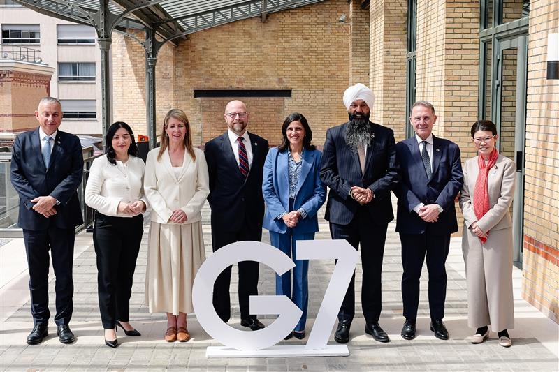 Group photo of attendees at the G7 Development Ministers' Meeting