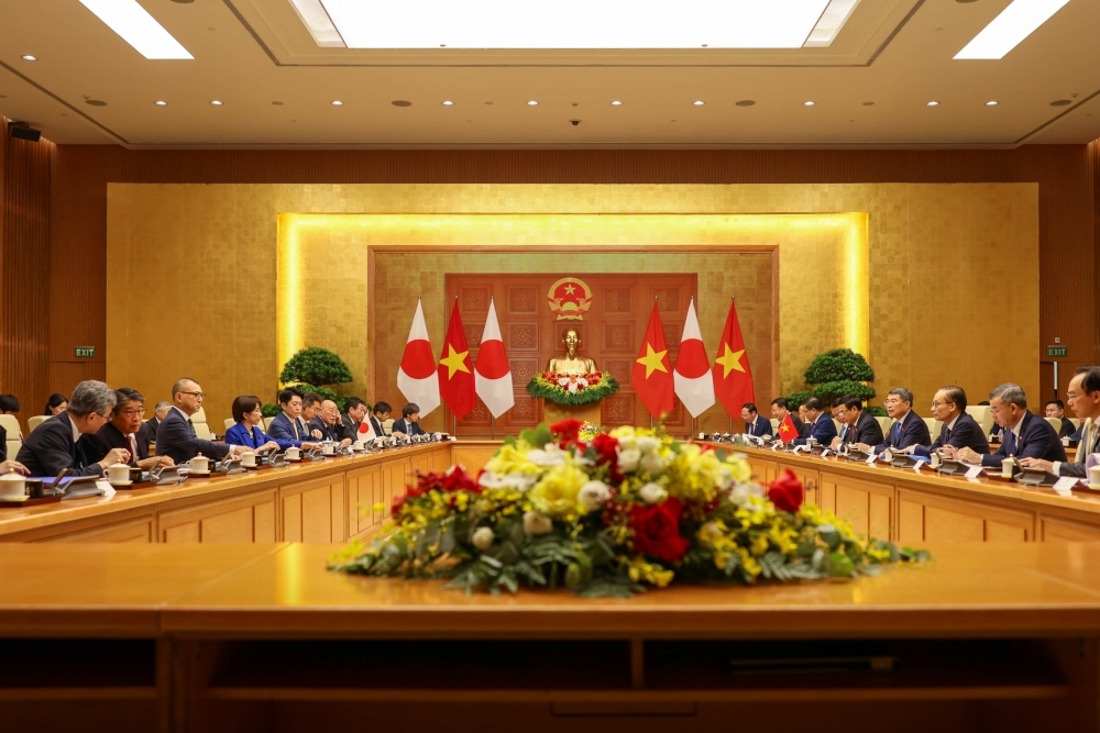 Prime Minister TAKAICHI and Prime Minister Hung at the expanded meeting