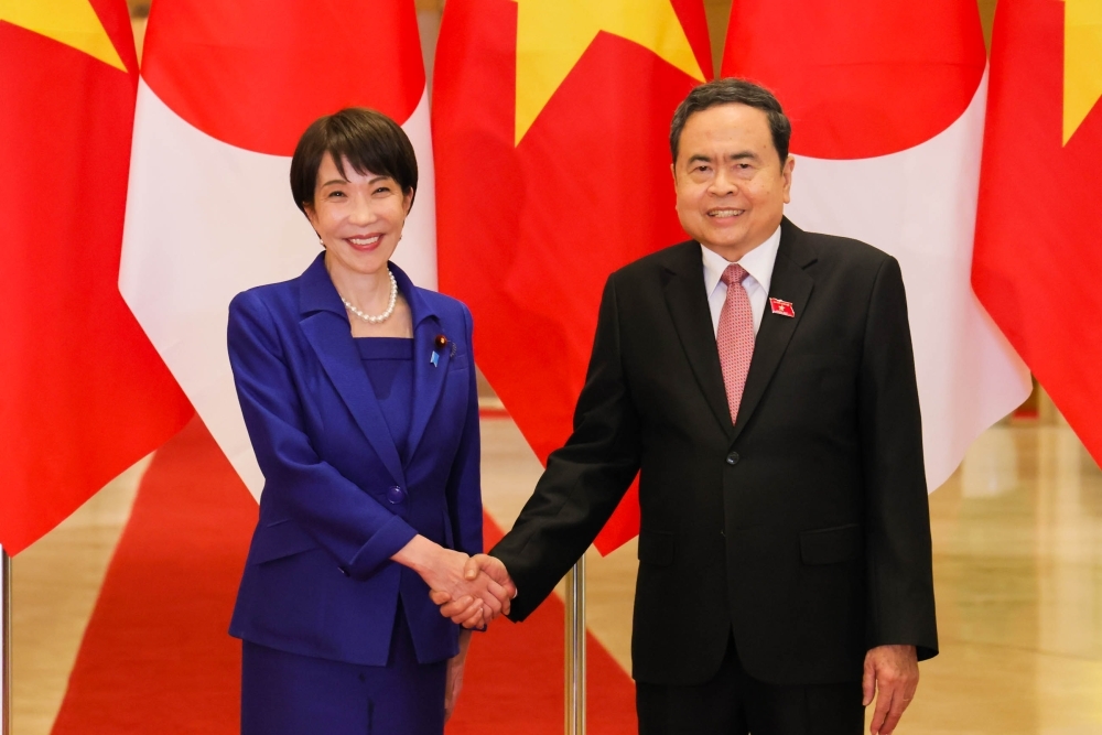 Prime Minister TAKAICHI shaking hands with H.E. Mr. Tran Thanh Man, President of the National Assembly