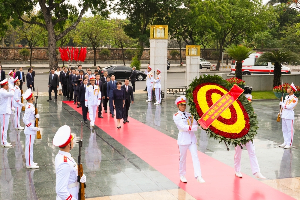 Laying wreaths at Monument to Heroic Martyrs and the Ho Chi Minh Mausoleum by Prime Minister TAKAICHI Sanae