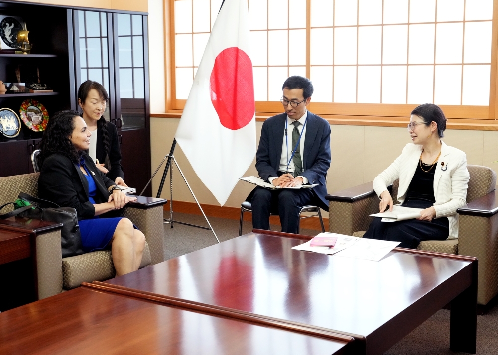 Exchange of views between State Minister KUNIMITSU and Ms. Alcalde, Director-General, International Planned Parenthood Federation
