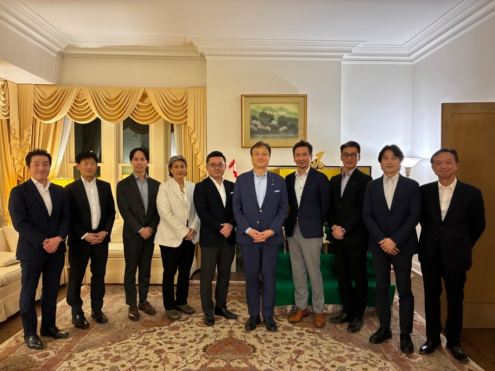 Group photo : State Minister Horii and Representatives of Japanese Businesses, totaling 10 people